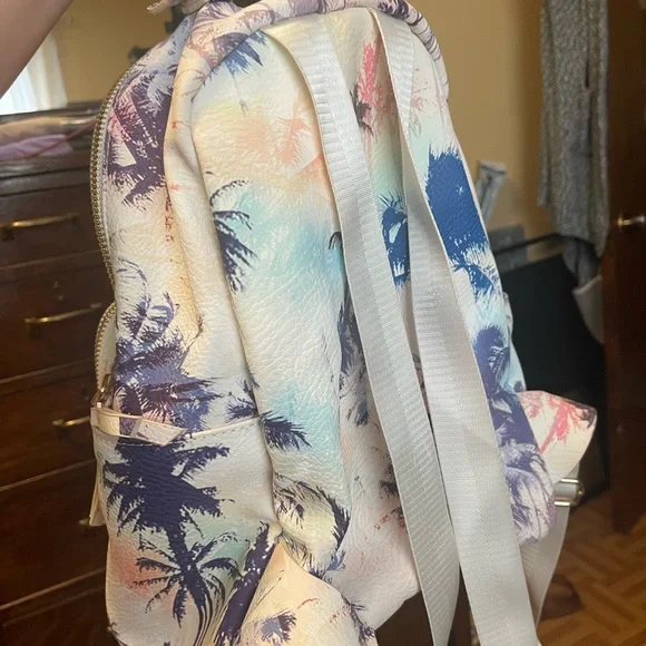 Backpack - Picture 2 of 4